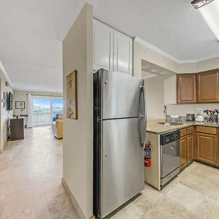 Islander 318, Updated 2 Bedroom 2 Bath, Free Beach Service